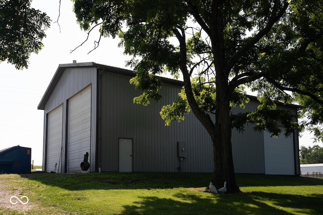 exterior space featuring an outbuilding