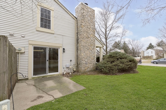 view of yard featuring a patio