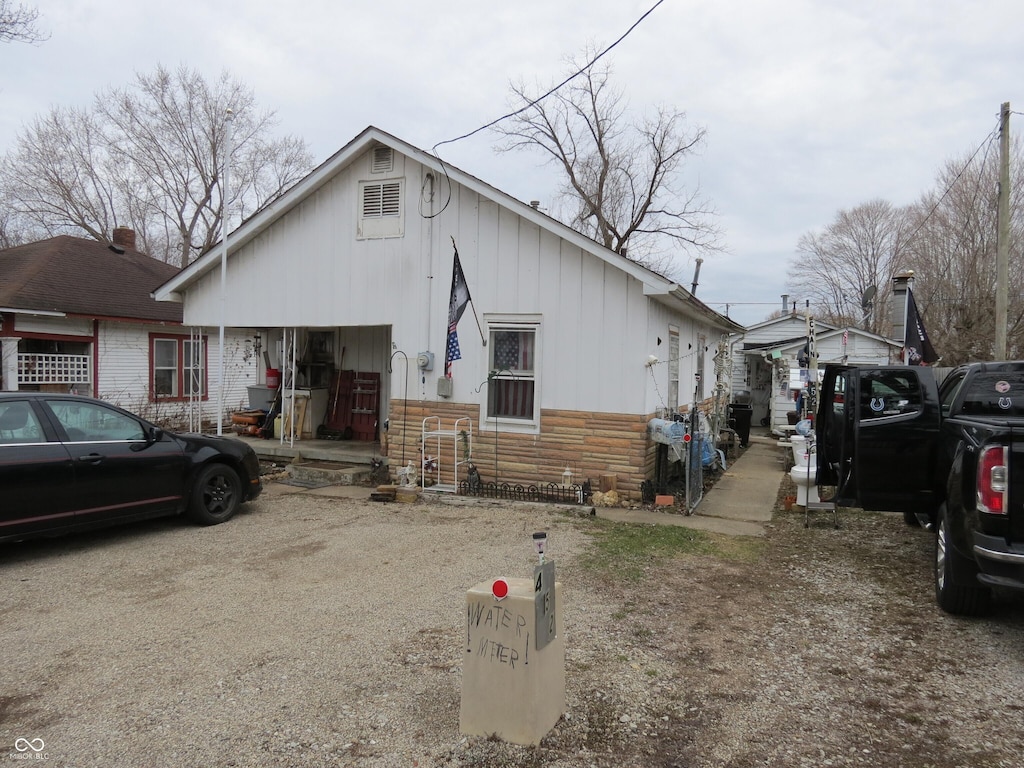 view of front of property featuring stone siding