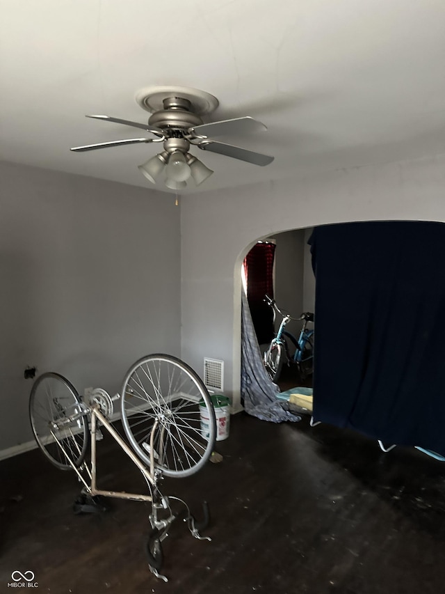 empty room featuring ceiling fan and visible vents