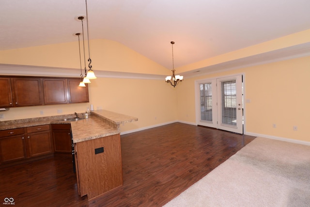 kitchen featuring open floor plan, dark wood-style flooring, a peninsula, vaulted ceiling, and a sink