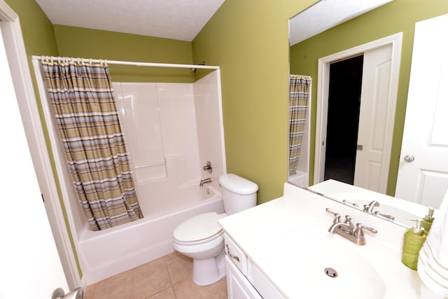 full bath featuring shower / bath combo with shower curtain, a textured ceiling, toilet, and tile patterned floors