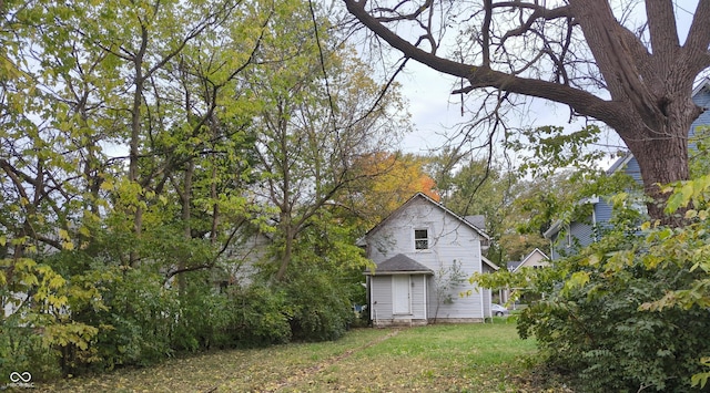 view of yard with entry steps