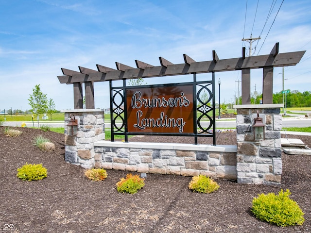 view of community / neighborhood sign