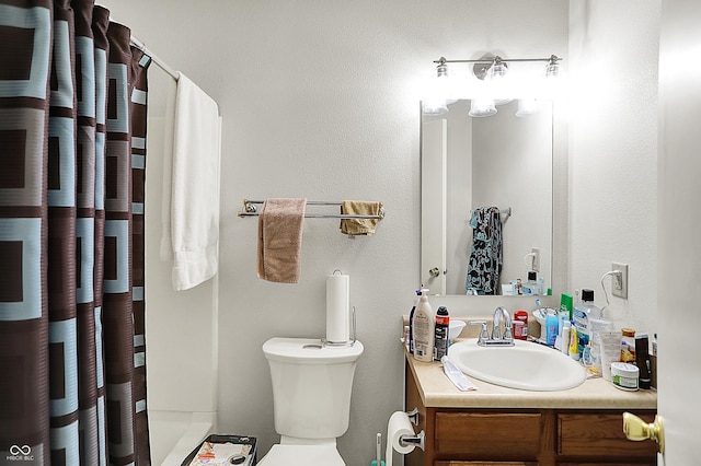 full bath with a shower with curtain, toilet, and vanity