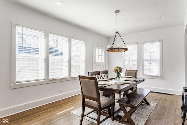 dining space with recessed lighting, light wood-type flooring, and baseboards