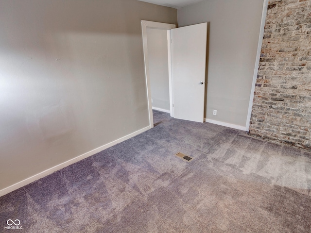 unfurnished room with visible vents, baseboards, and carpet flooring