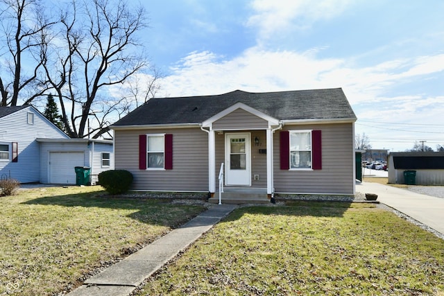 bungalow-style house featuring a front lawn