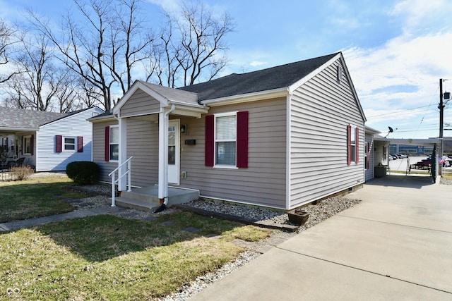 bungalow with driveway and a front yard