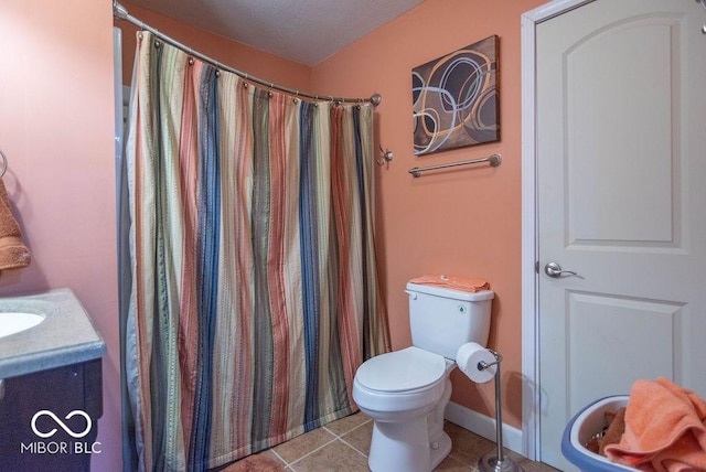 bathroom with baseboards, a shower with shower curtain, toilet, tile patterned floors, and vanity