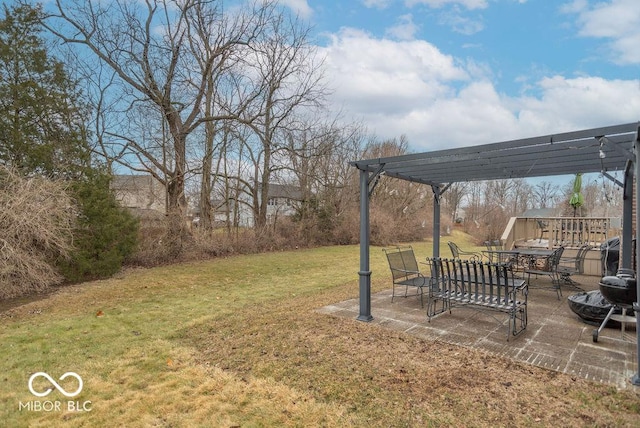 view of yard with a patio and a pergola