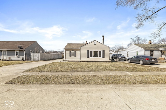 bungalow with driveway and fence