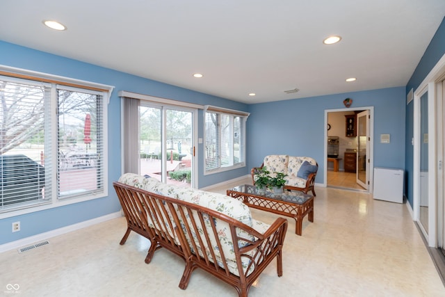 living area with baseboards, light floors, visible vents, and recessed lighting