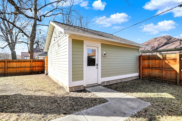 view of outdoor structure featuring an outbuilding and a fenced backyard