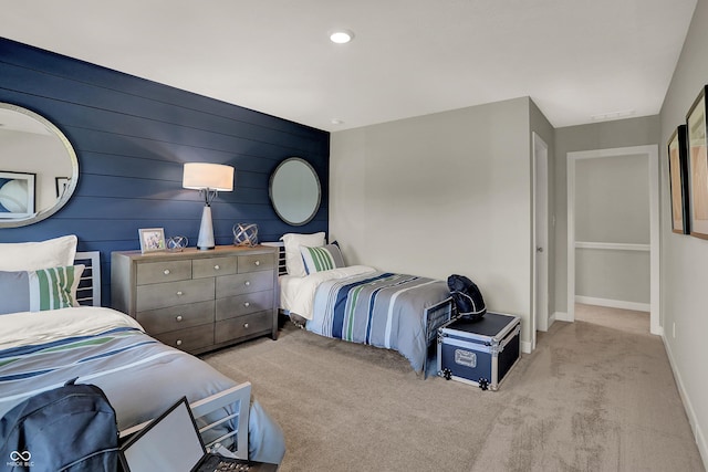 bedroom featuring carpet floors, visible vents, baseboards, and recessed lighting