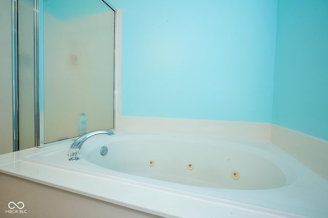 bathroom featuring a whirlpool tub