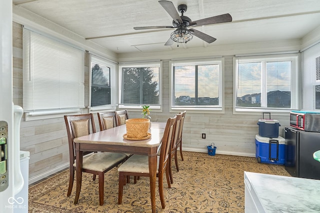 sunroom featuring a ceiling fan