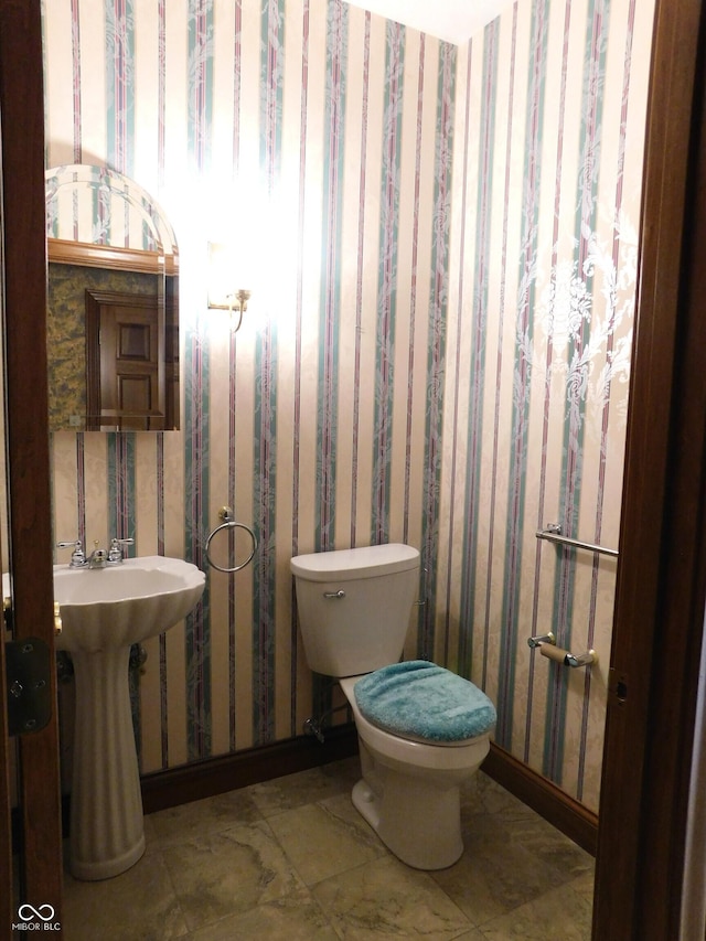 1229 E Tara Rd, Greensburg, IN 47240 - bathroom featuring wallpapered walls