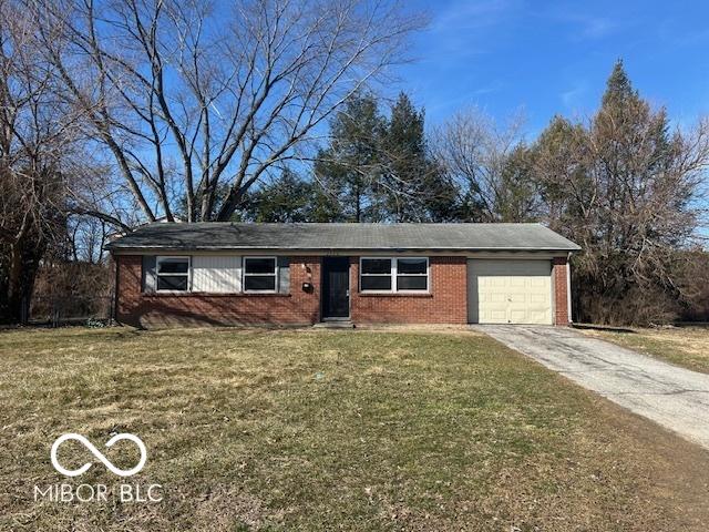 ranch-style home featuring a garage, driveway, a front lawn, and brick siding