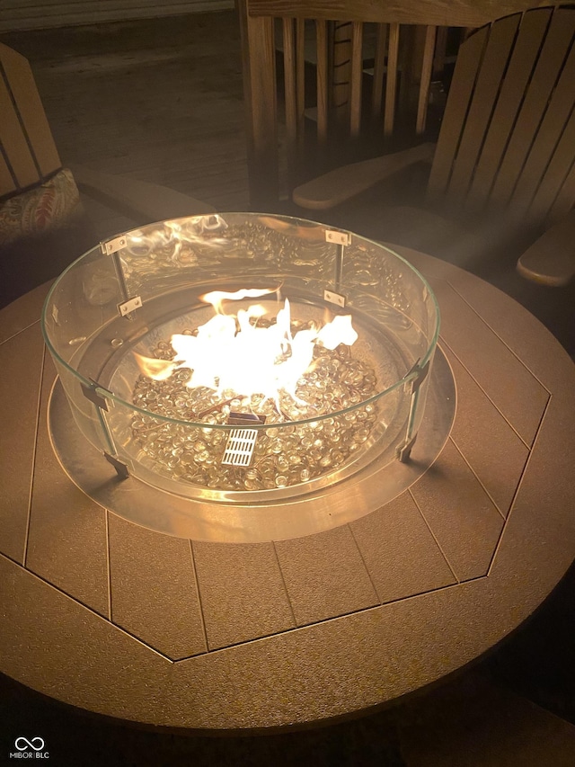 room details featuring an outdoor fire pit