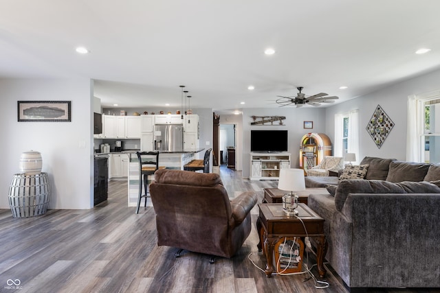 living room with dark wood-type flooring, recessed lighting, and ceiling fan