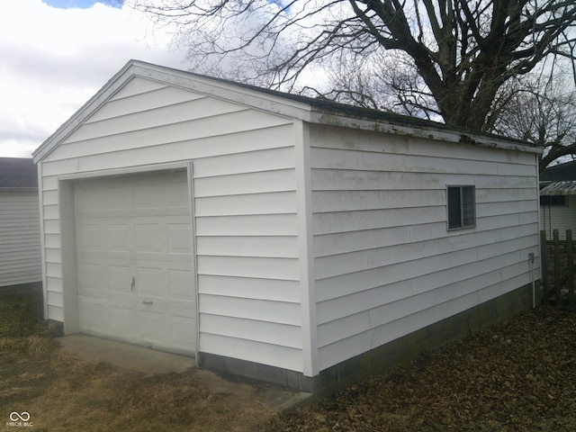 view of detached garage