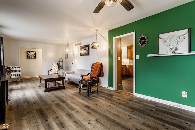 sitting room featuring dark wood-style floors, visible vents, baseboards, and ceiling fan