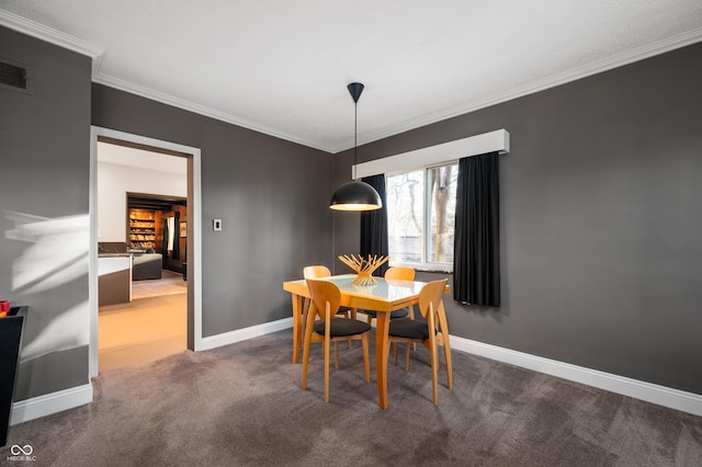 dining area featuring baseboards, carpet floors, visible vents, and ornamental molding