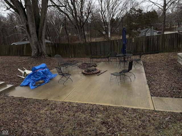 view of patio featuring a fire pit and a fenced backyard