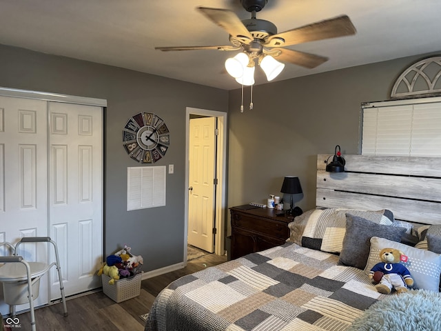 bedroom with dark wood-style flooring, a closet, visible vents, ceiling fan, and baseboards