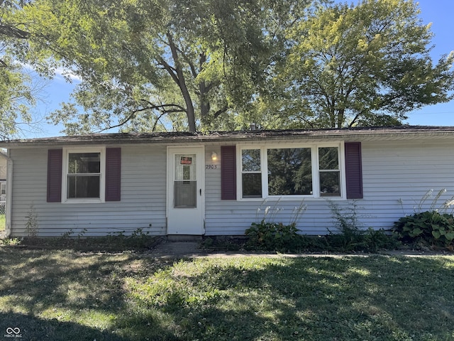 ranch-style home with a front lawn