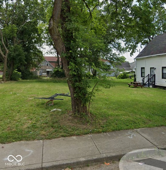 Listing photo 2 for 1039 W Roache St, Indianapolis IN 46208