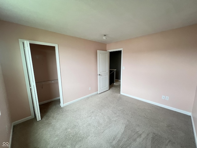 unfurnished bedroom featuring a closet, carpet, and baseboards