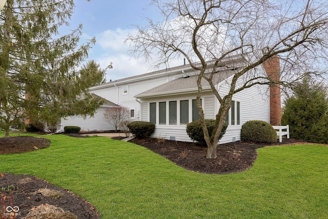 back of house featuring a lawn