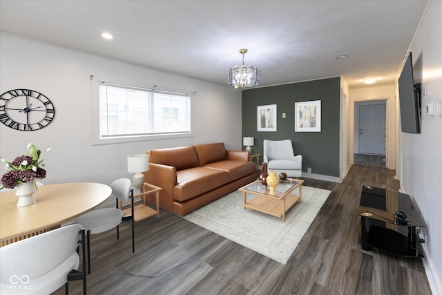 living room featuring a chandelier, recessed lighting, dark wood finished floors, and baseboards