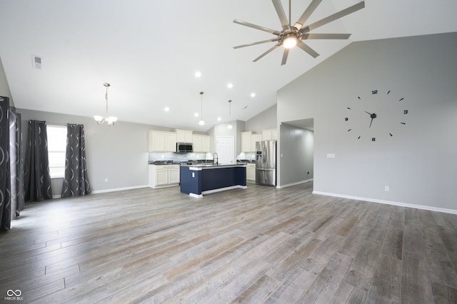 kitchen with visible vents, light wood-style floors, open floor plan, appliances with stainless steel finishes, and an island with sink