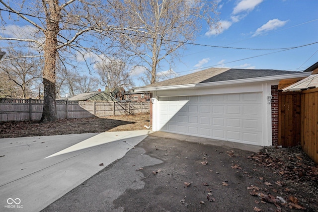 3645 N Delaware St, Indianapolis, IN 46205 - detached garage featuring fence