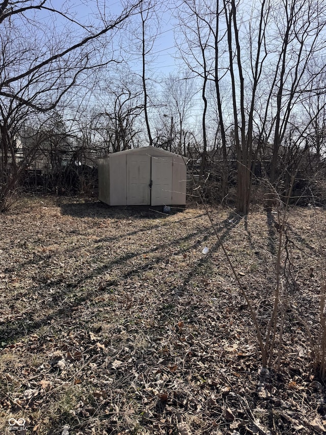 view of yard with an outbuilding and a shed