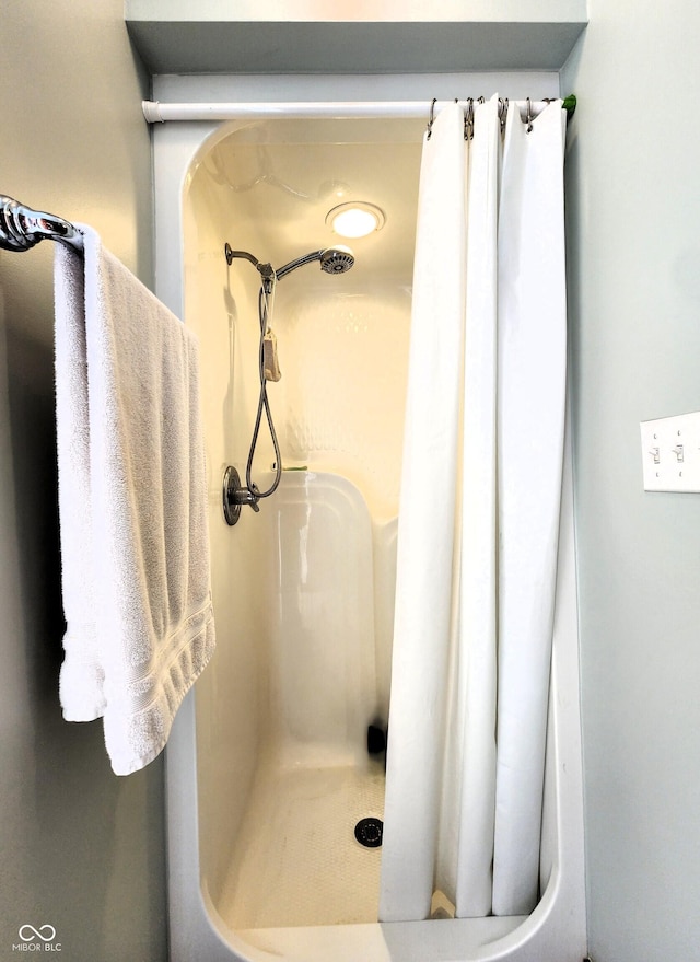 bathroom with curtained shower