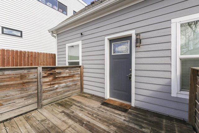 entrance to property with fence