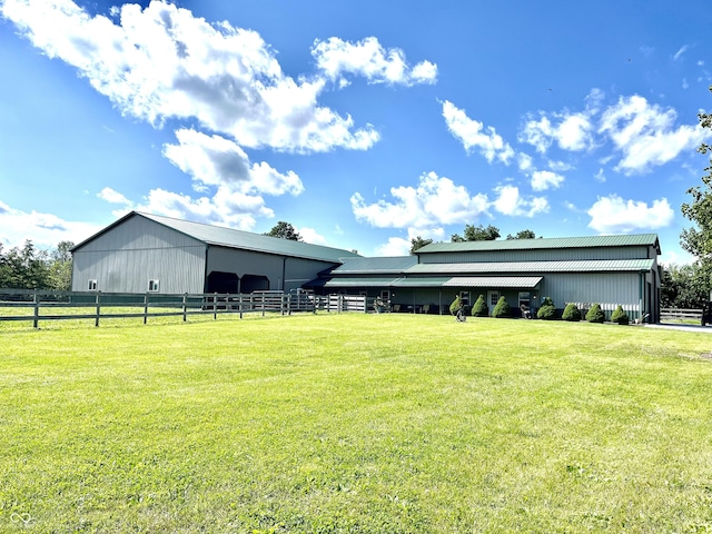 view of pole building featuring a lawn