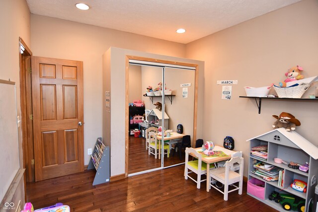 rec room featuring wood finished floors and recessed lighting