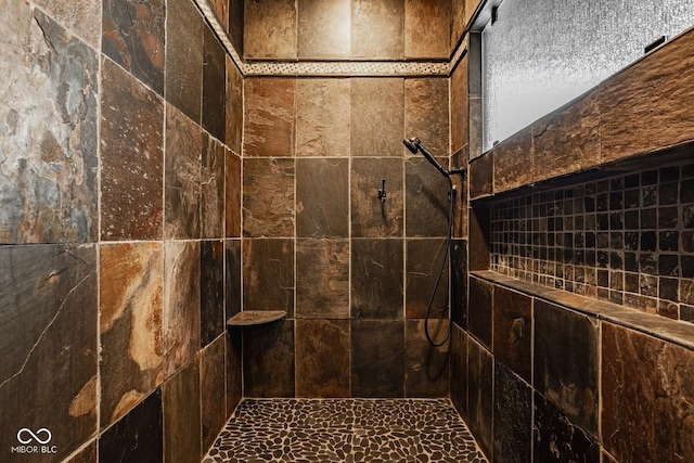 interior details with a tile shower