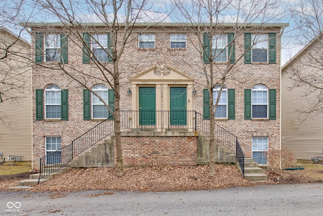 view of front facade featuring brick siding