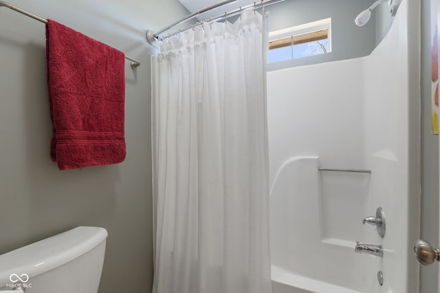 bathroom featuring toilet and shower / bath combo