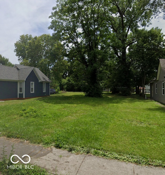 Listing photo 2 for 933 W Roache St, Indianapolis IN 46208