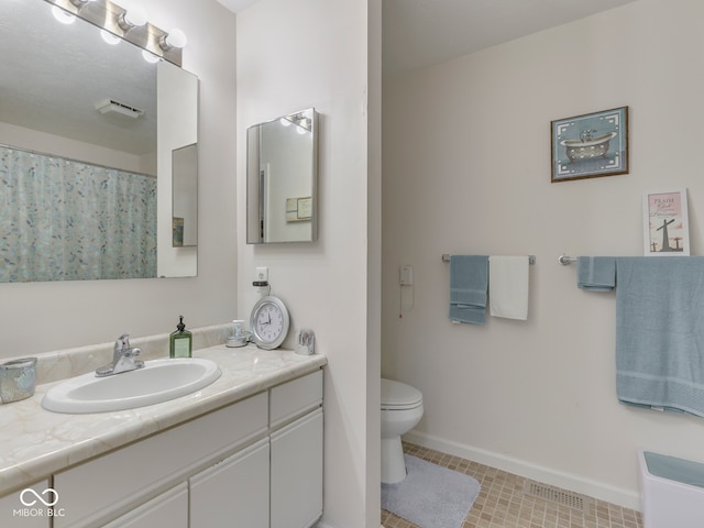 full bathroom featuring tile patterned floors, toilet, curtained shower, baseboards, and vanity