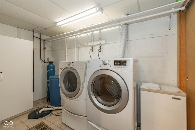 washroom featuring laundry area, light tile patterned flooring, and independent washer and dryer