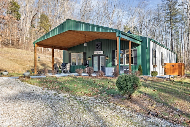 view of front of home featuring a porch