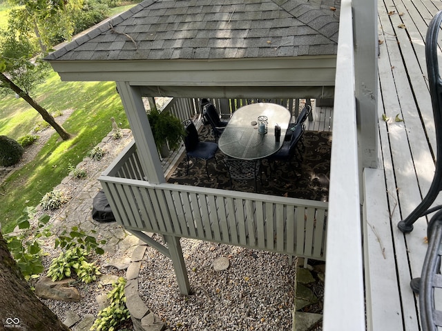 exterior details with a shingled roof